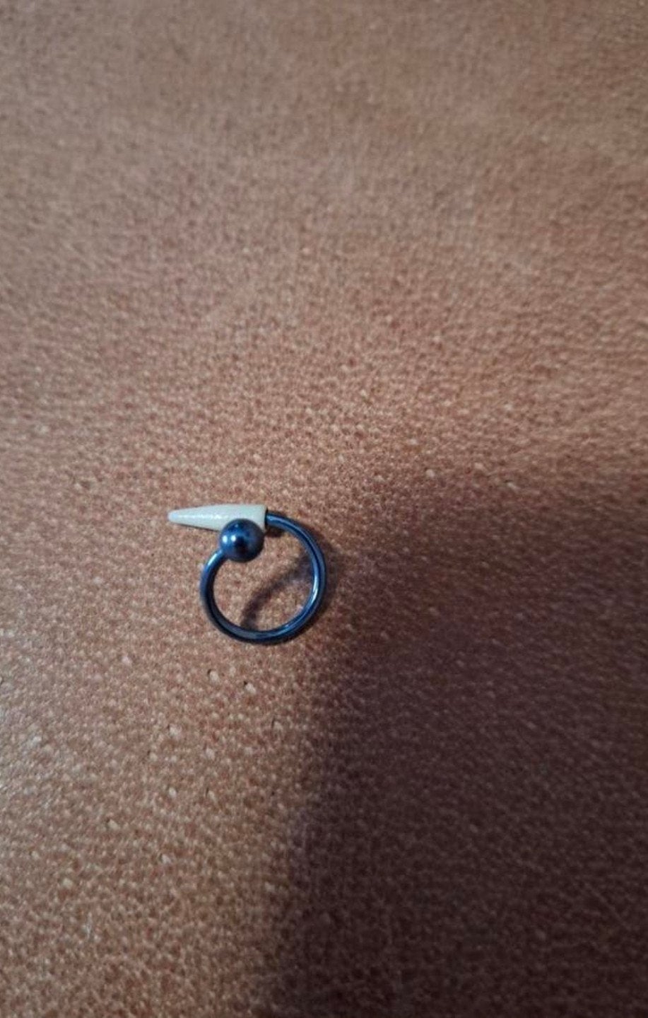 Glow-in-the-dark piercing - Blauw lichtgevend element, Ophalen of Verzenden, Zo goed als nieuw, Overige materialen, Overige typen