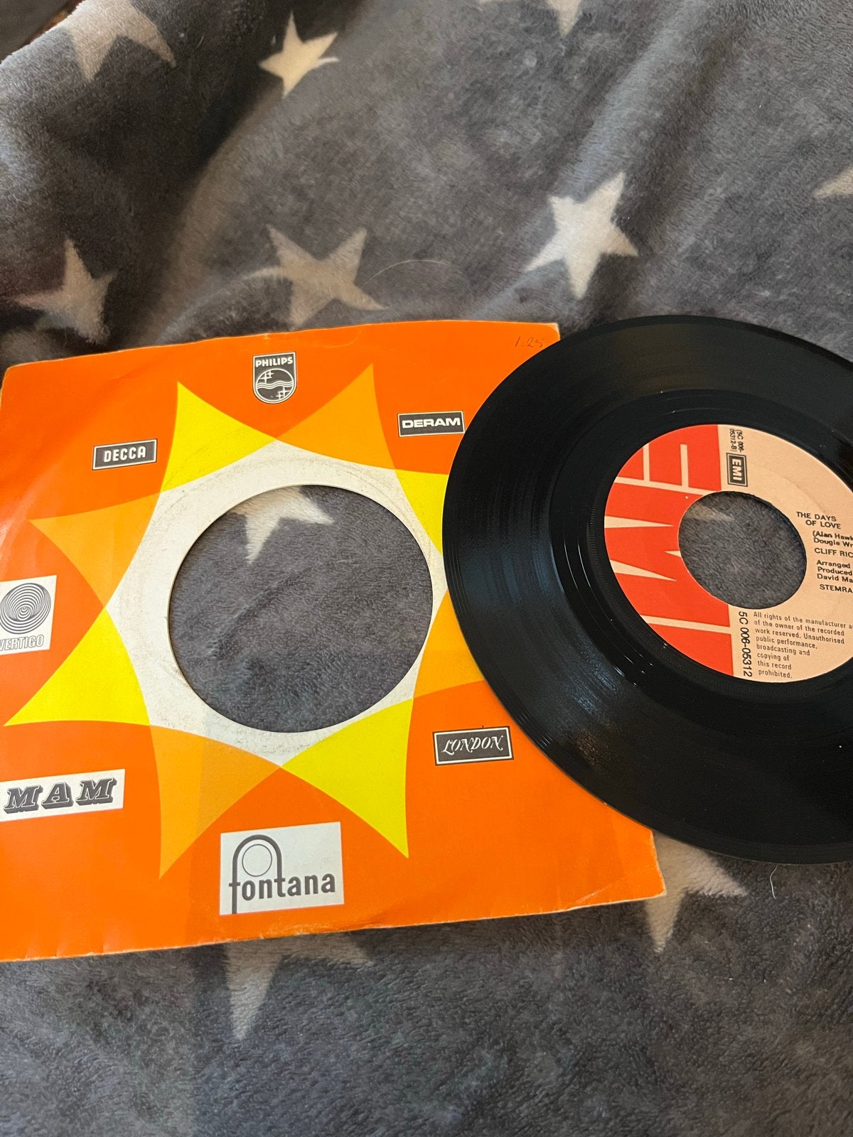 Cliff Richard - The Days of Love (7 inch vinyl single), Ophalen, Gebruikt, 7 inch, Fotohoes