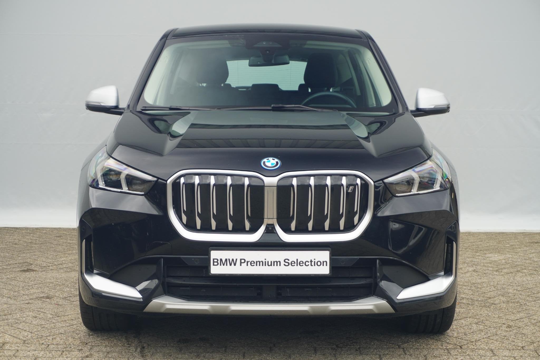BMW iX1 xDrive30 | Head-Up Display | Driving Assistant Plus, Auto's, Gebruikt, Met garantie (alle), 33 min, Zwart