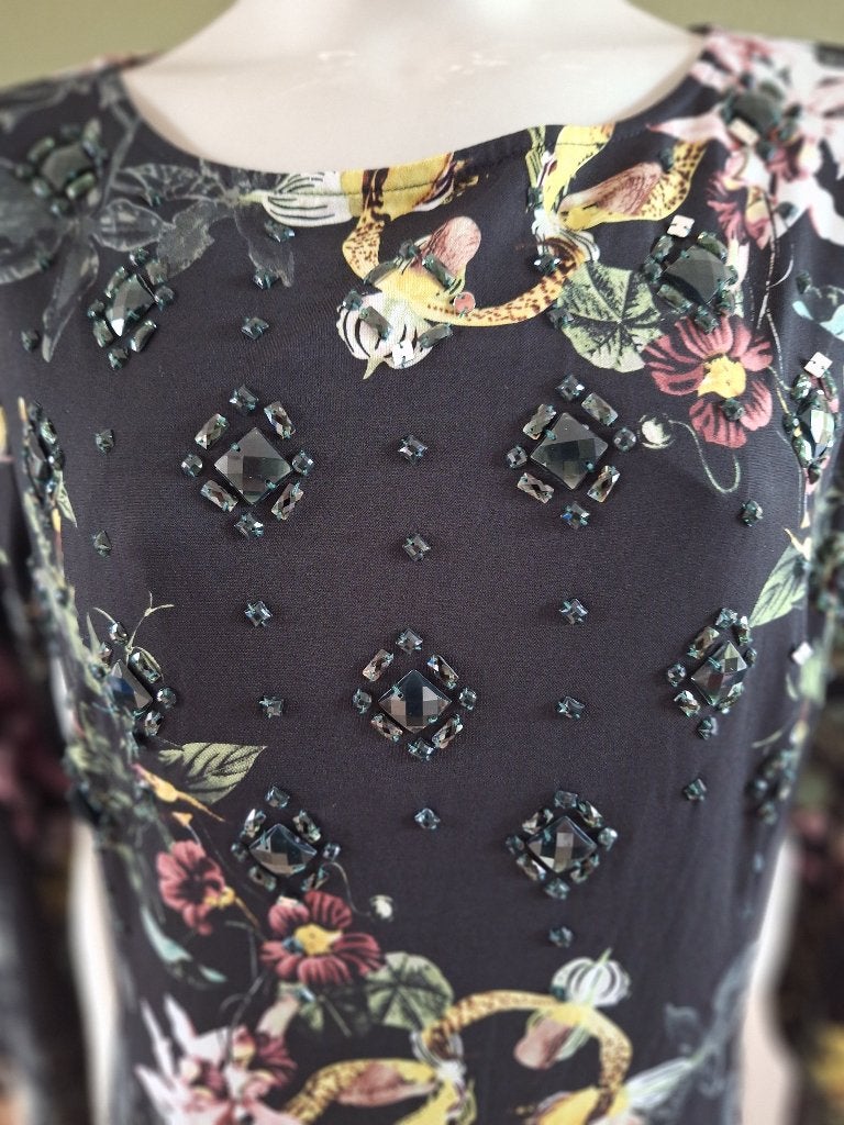K-Design mooie bloemen jurk met schitterende groen stenen L, K-design, Maat 42/44 (L), Zo goed als nieuw, Knielengte