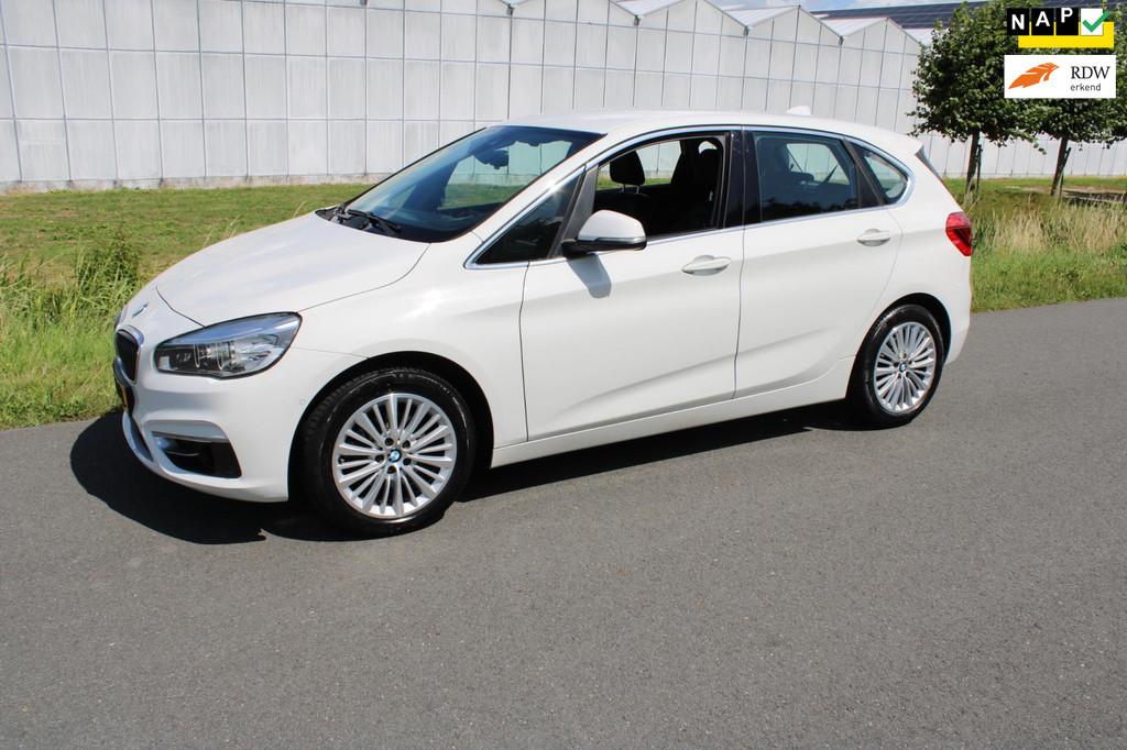 BMW 2-serie Active Tourer 218i Luxury Automaat met Leder, Auto's, BMW, 136 pk, Gebruikt, Automatische klimaatregeling, Wit