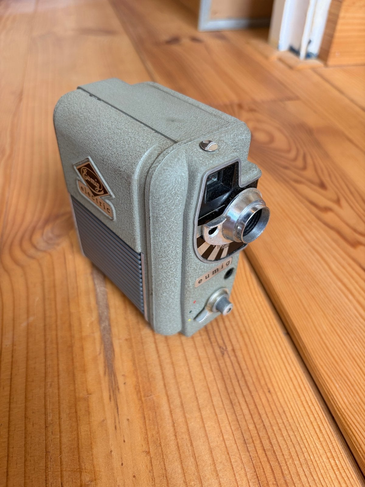 Vintage Eumig 8mm filmcamera met leren tasje, Ophalen, 8mm, Camera