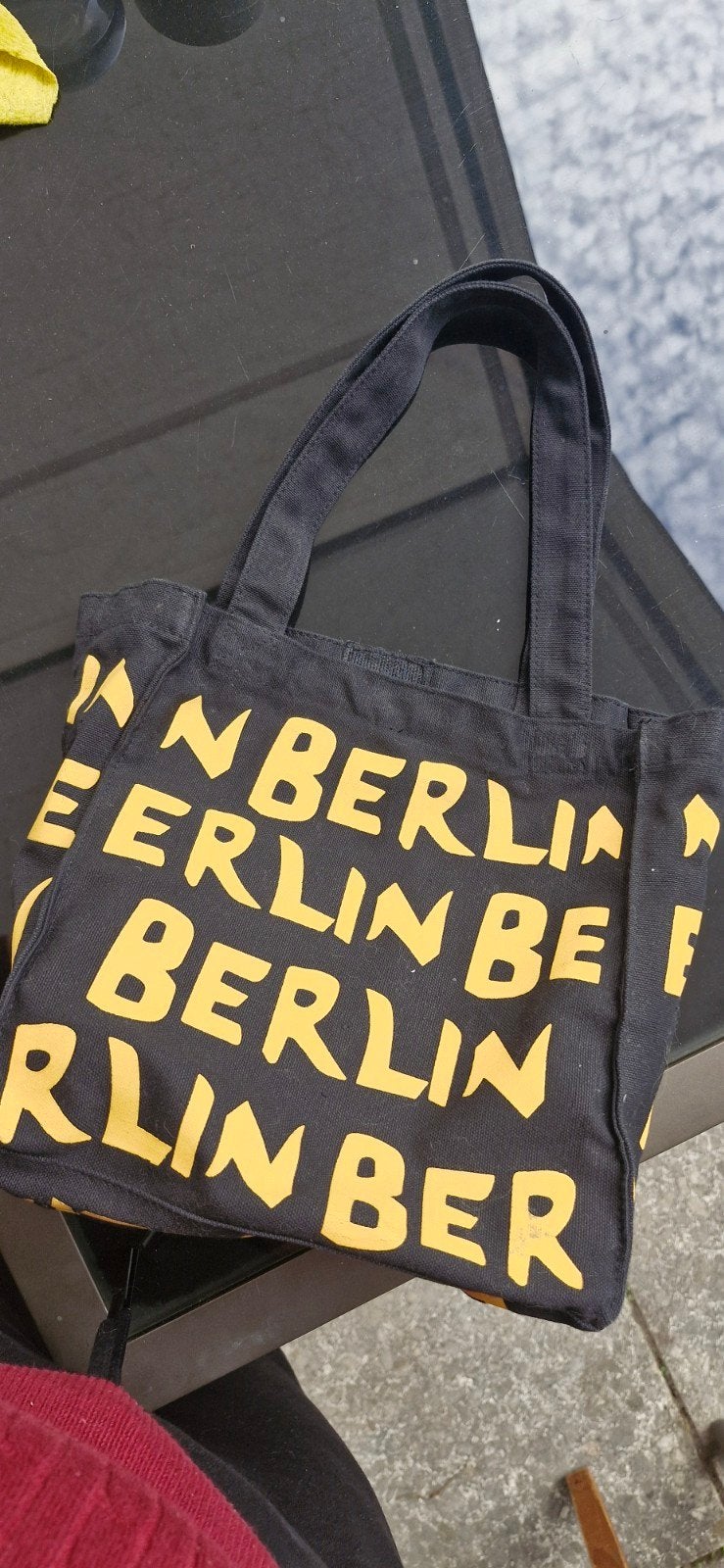 Zwarte stoffen tas met gele "BERLIN" opdruk, Ophalen of Verzenden, Gebruikt, Zwart, Shopper