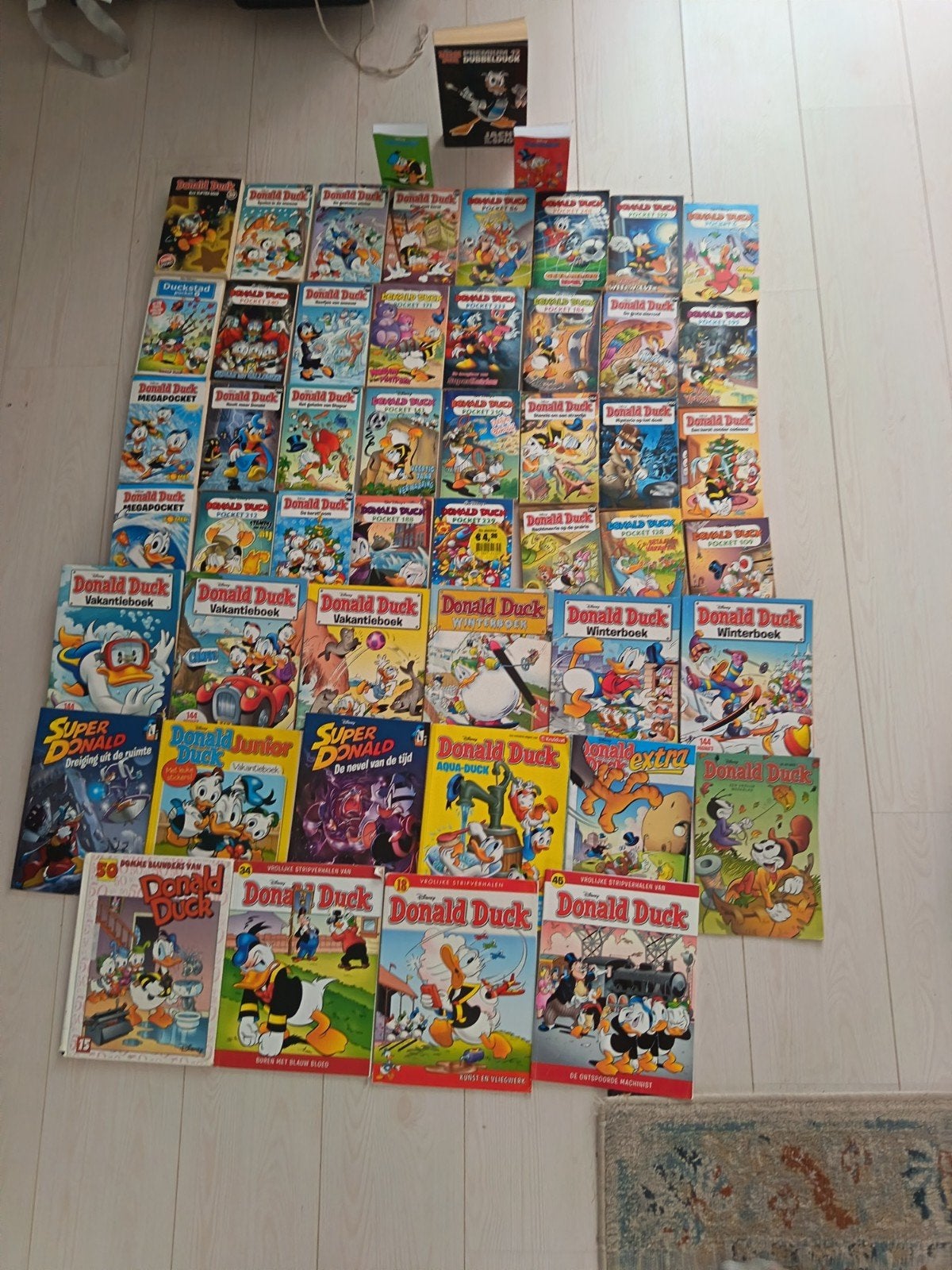 Grote collectie Donald Duck stripboeken en vakantieboeken, Boeken, Meerdere stripboeken, Ophalen, Gelezen