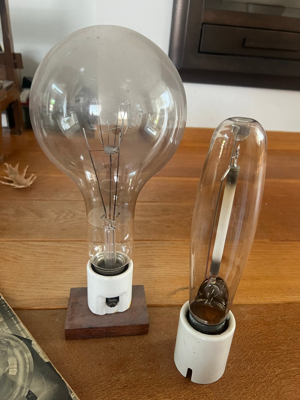 Zeldzame Philips Jubileum Uitgave 1951 met 2 Antieke Lampen, Ophalen