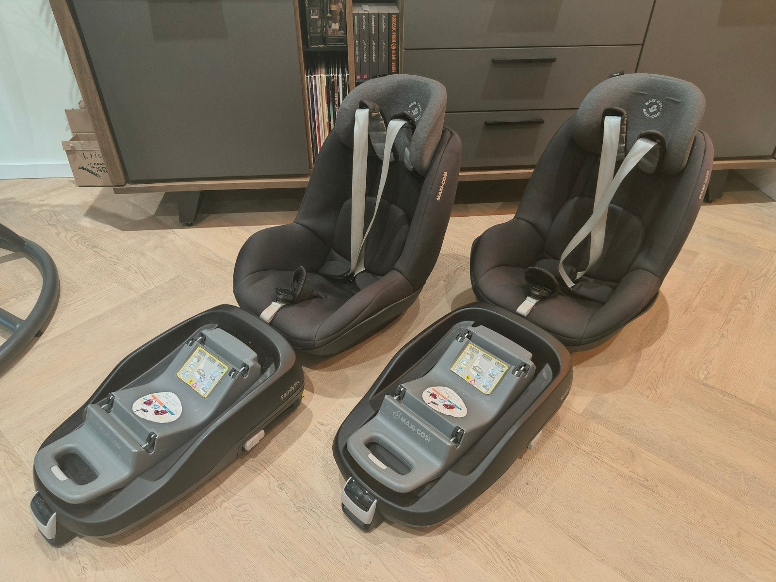 Maxi-Cosi autostoeltjes met FamilyFix base (2 stuks), Kinderen en Baby's, Autostoeltjes, Ophalen, Gebruikt, Isofix, 0 t/m 13 kg