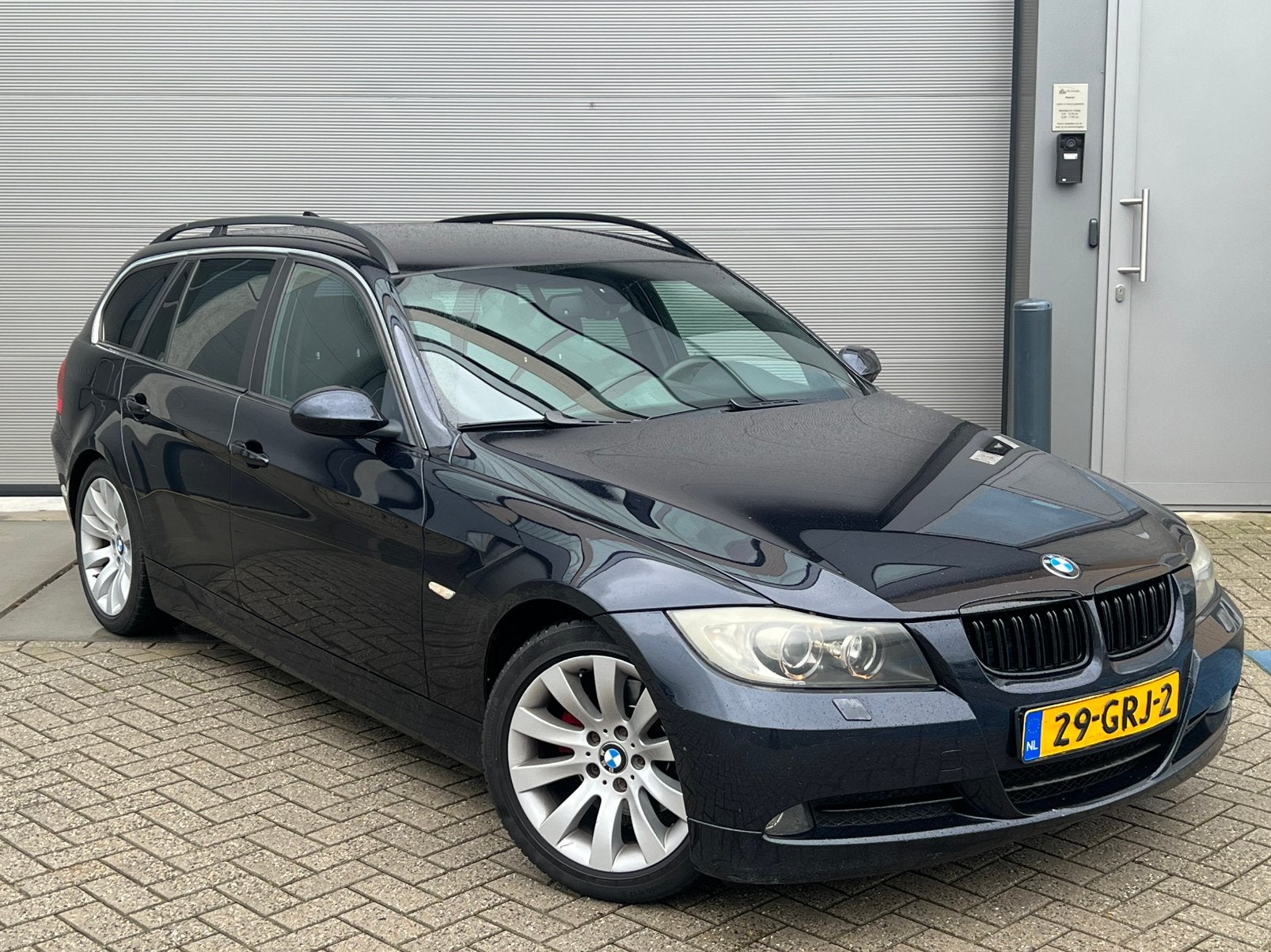 Zwarte BMW 3-Serie 320i E91 Touring M Automaat/NieuweAPK/NAV, Automaat, 1995 cc, Zwart, 4 cilinders