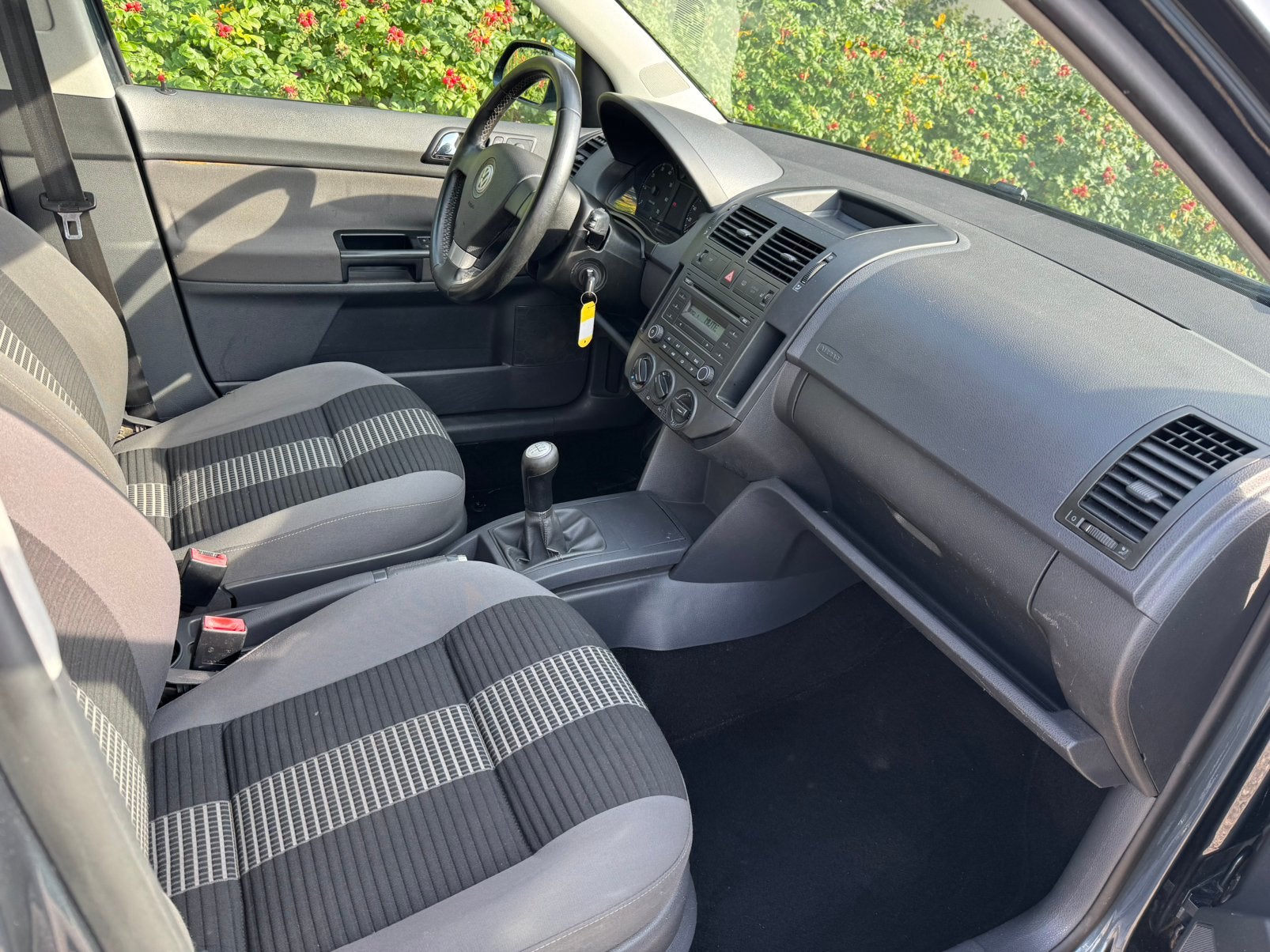 Foto 12 van Volkswagen Polo 1.2 Esyline 2008 Grijs Nieuwe Apk