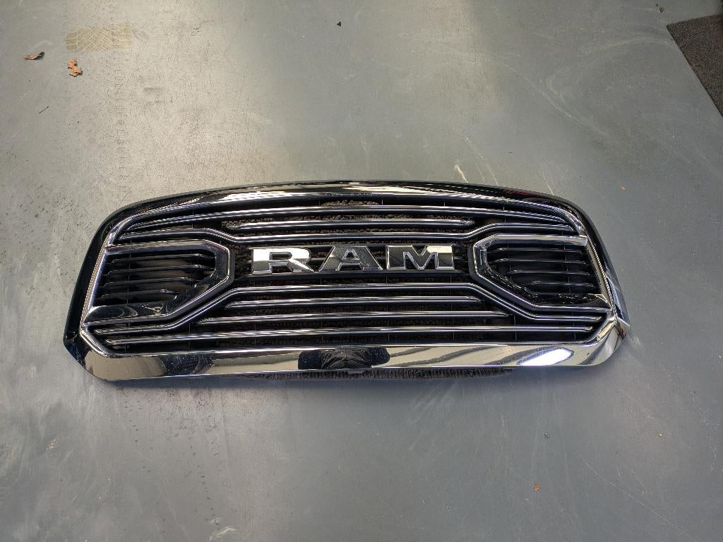 Dodge RAM 2013-2018 Facelift Grill Origineel OEM Limited, Ophalen of Verzenden, Gebruikt, Dodge