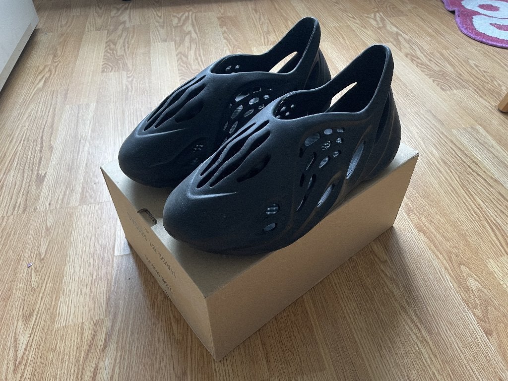 Yeezy Foam Runner (Black/Zwart), Kleding | Heren, Zwart, Overige typen, Ophalen of Verzenden, Zo goed als nieuw