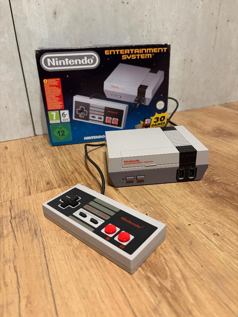 NES Classic Mini, Spelcomputers en Games, Spelcomputers | Nintendo NES, Ophalen of Verzenden, Zo goed als nieuw, Met 1 controller