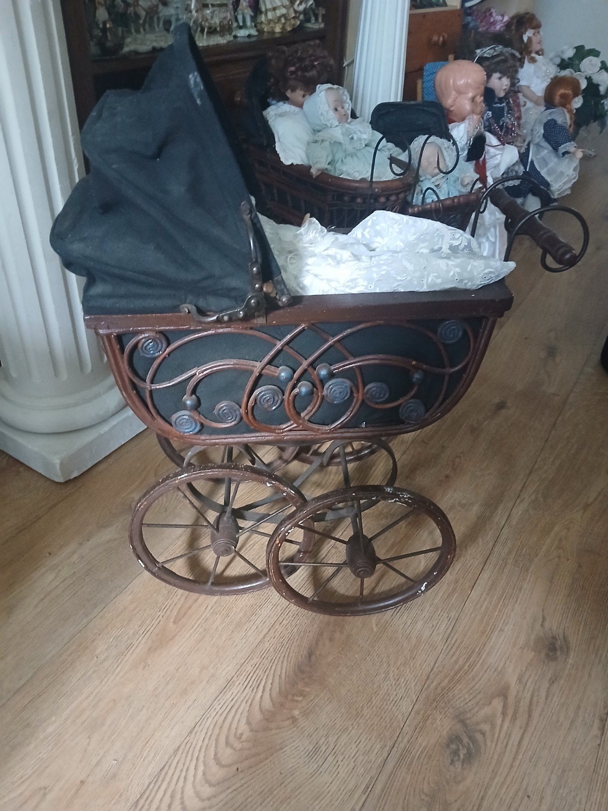 poppenwagen sier, Ophalen