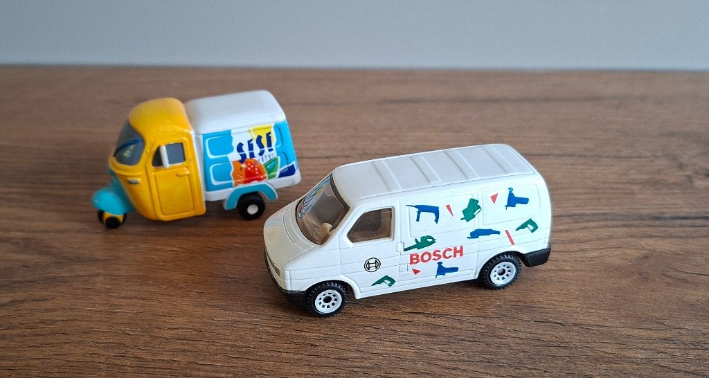 Set van 2 speelgoedbusjes: Bosch bestelwagen en tuktuk, Ophalen of Verzenden, Zo goed als nieuw, Auto