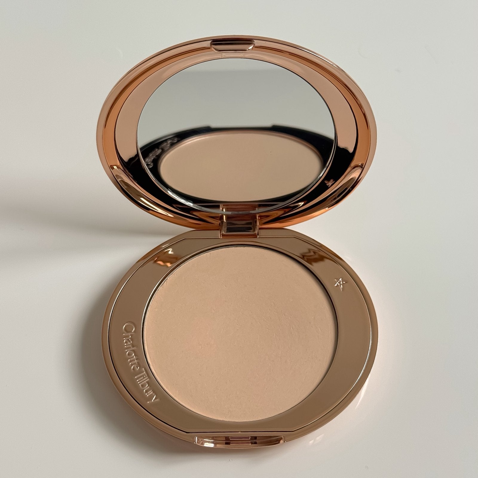 Charlotte Tilbury Airbrush Flawless Finish Powder in 1 Fair, Verzenden, Zo goed als nieuw, Gehele gezicht, Make-up