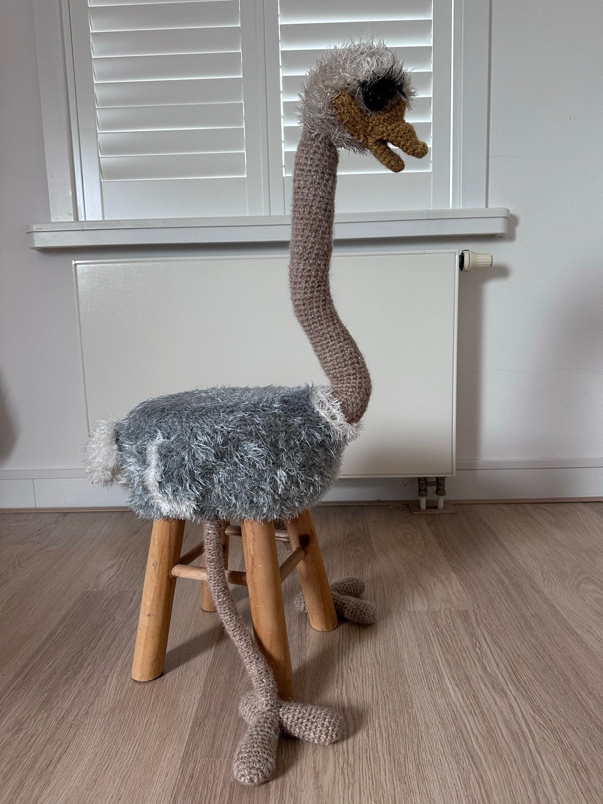 Unieke handgemaakte struisvogel kruk voor kinderkamer, Ophalen, Zo goed als nieuw, Stoel