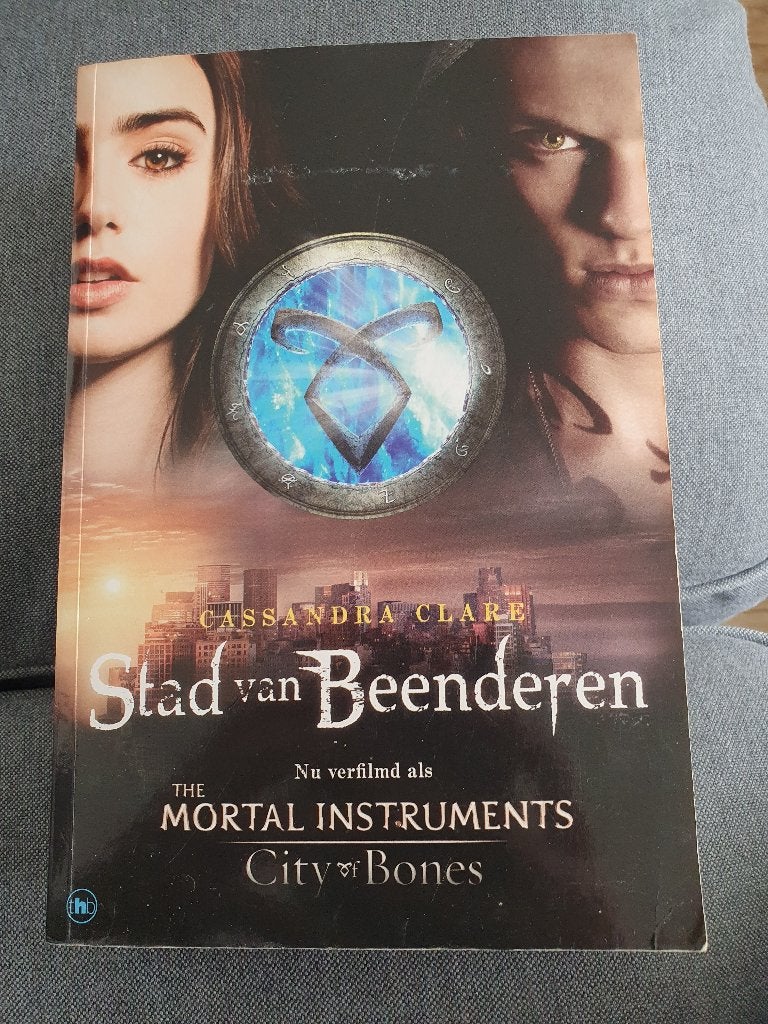 Cassandra Clare – Stad van beenderen, Boeken, Ophalen of Verzenden, Gelezen, Cassandra Clare