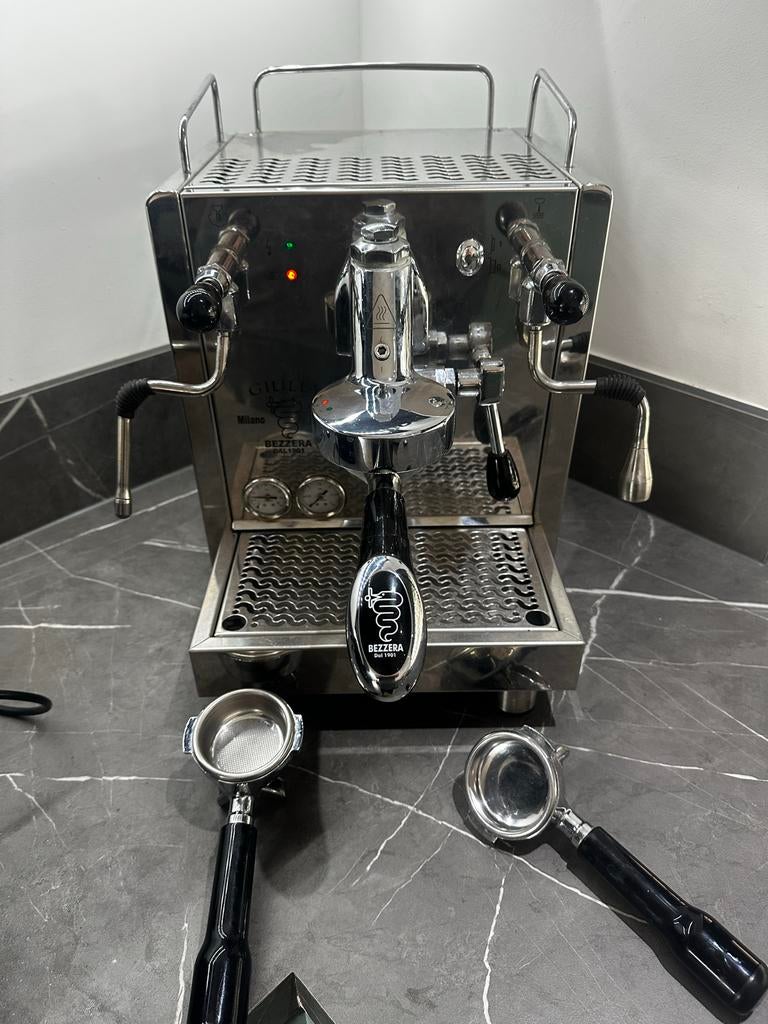 Bezzera Giulia Espresso Machine met rotatiepomp, Witgoed en Apparatuur, Koffiezetapparaten, Espresso apparaat, Gemalen koffie