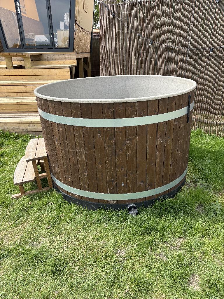 Houtgestookte hottub van Fins sparrenhout - Kirami Breezy, Tuin en Terras, Bubbelbaden en Hottubs, Ophalen, Gebruikt, Info@hottubselect.nl