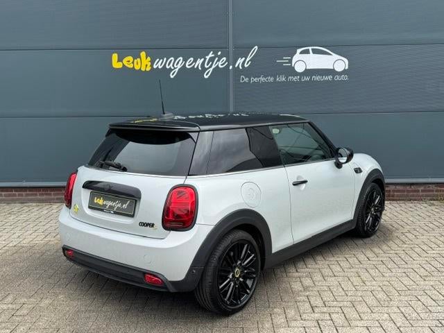Mini Mini Electric Classic *carplay *stoelv. *17" *metallic, Gebruikt, 1340 kg, 33 kWh, 4 stoelen