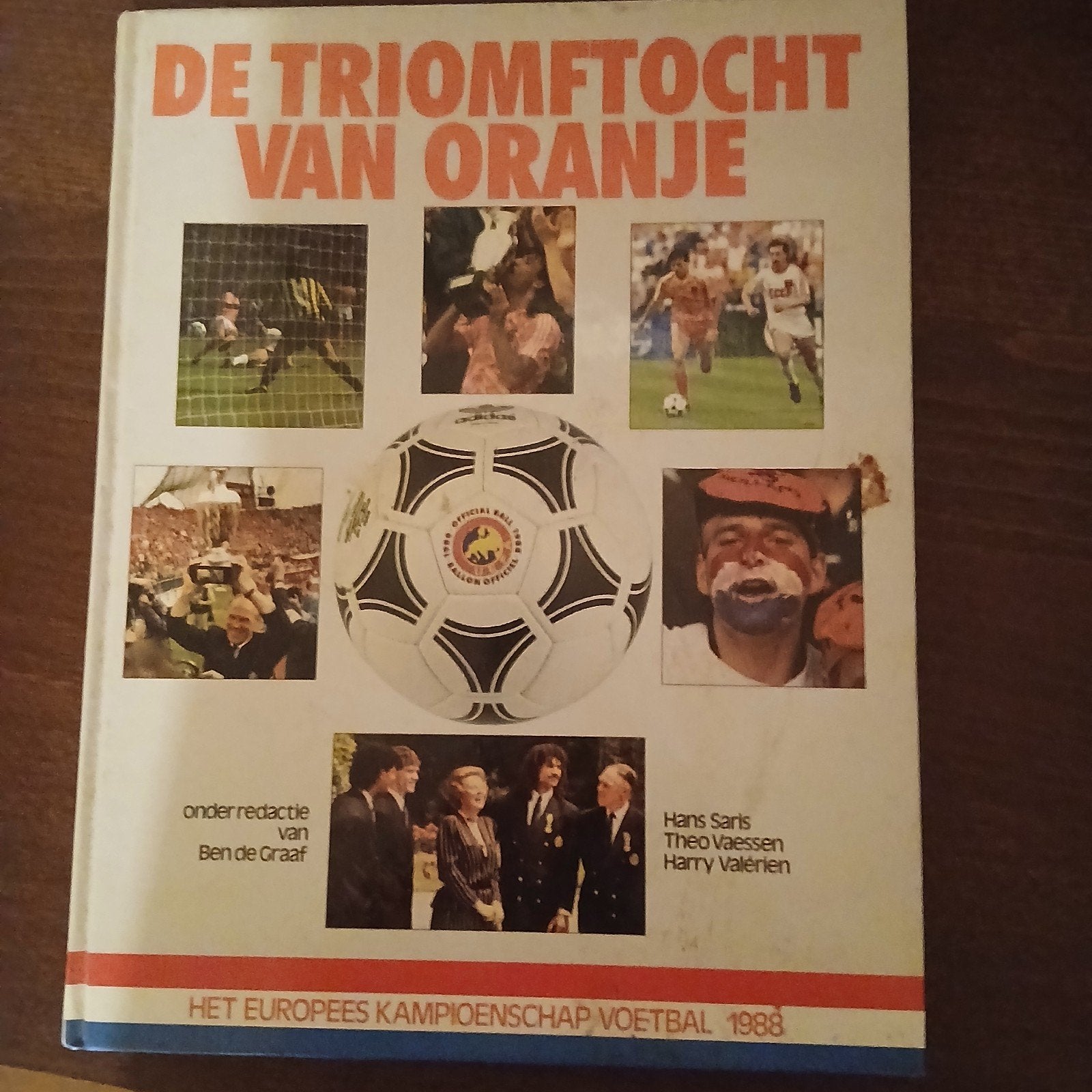De Triomftocht van Oranje - EK Voetbal 1988, Ophalen of Verzenden, Gelezen, Ben de Graaf, Hans Saris, Theo Vaessen, Harry Valérien