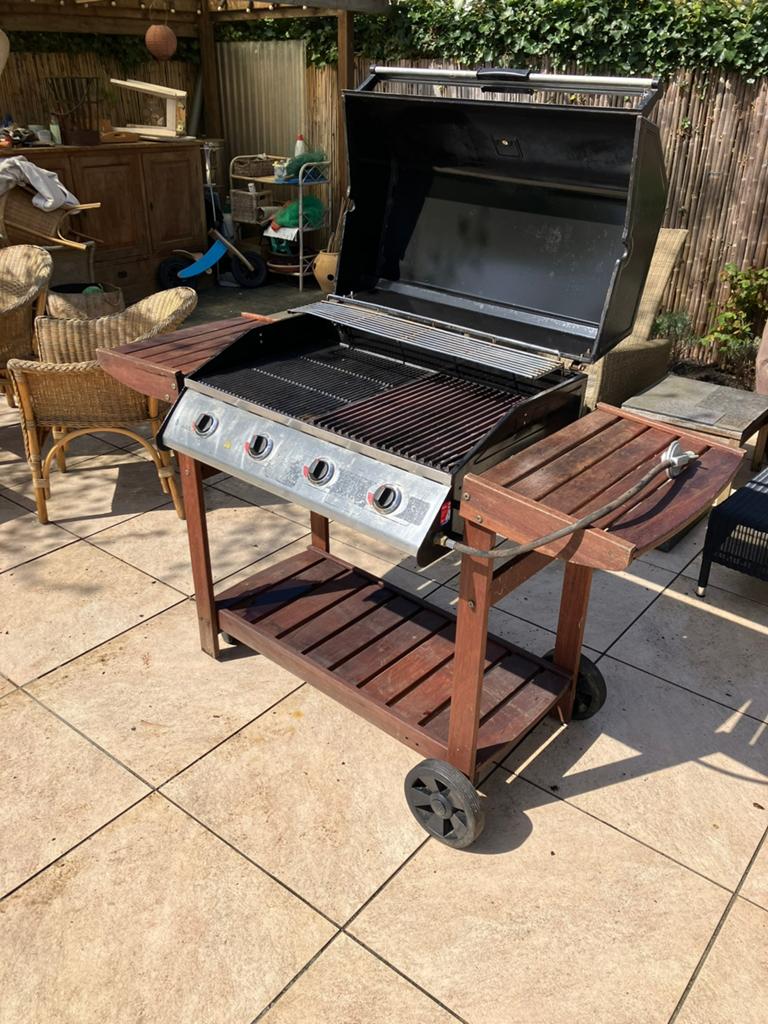 Gasbarbecue ‘BBQ Galore’ compleet incl hoes en ceramic tiles, Ophalen, Zo goed als nieuw
