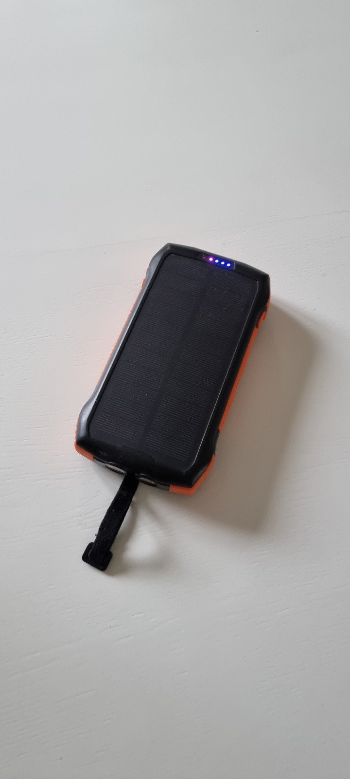 Lucky One 33.500 mAh powerbank met zonnepaneel en zaklamp, Ophalen of Verzenden, Gebruikt, Lucky One