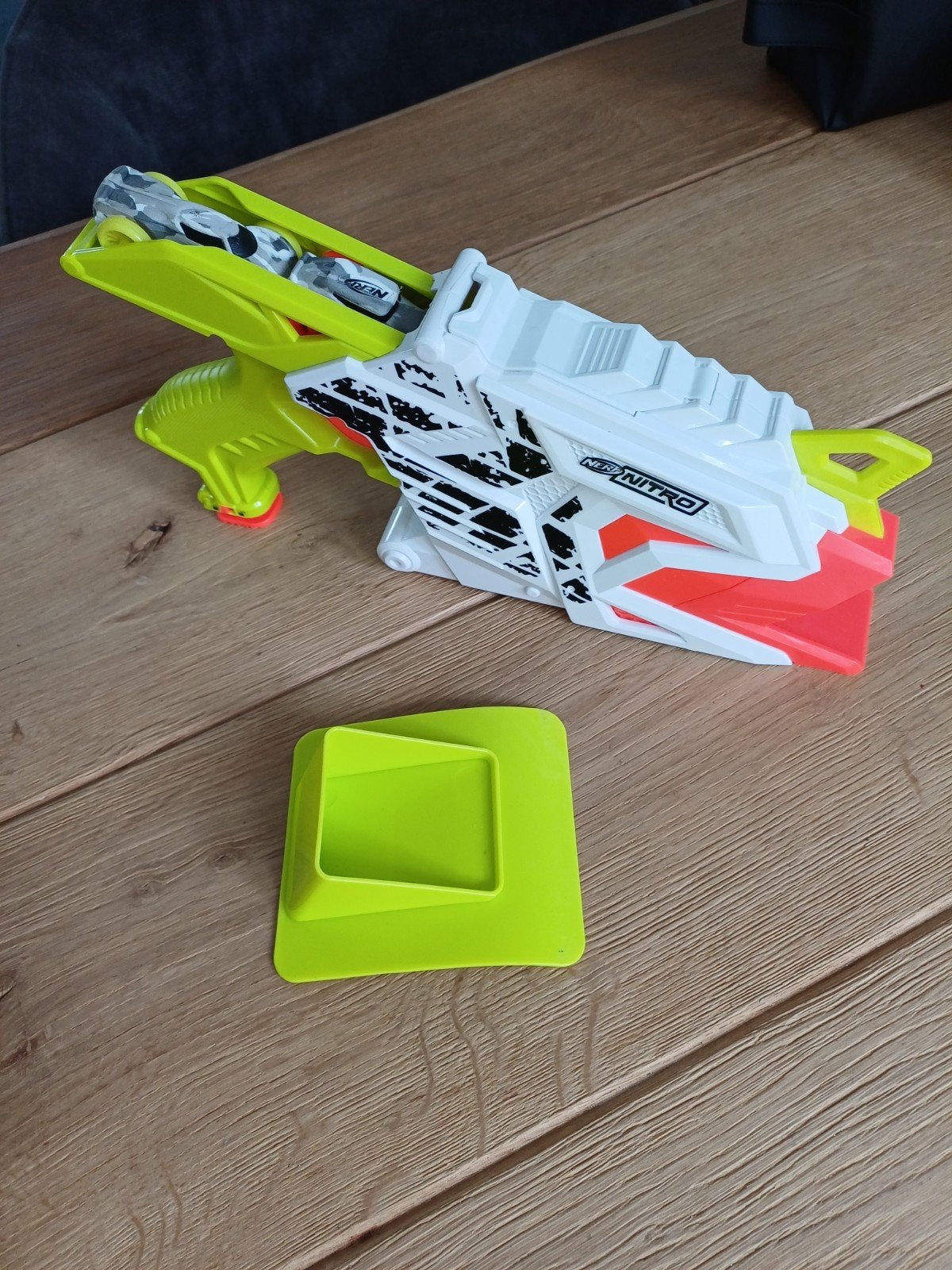 Nerf Nitro Blaster met auto's en schans, Ophalen, Zo goed als nieuw, Jongen of Meisje
