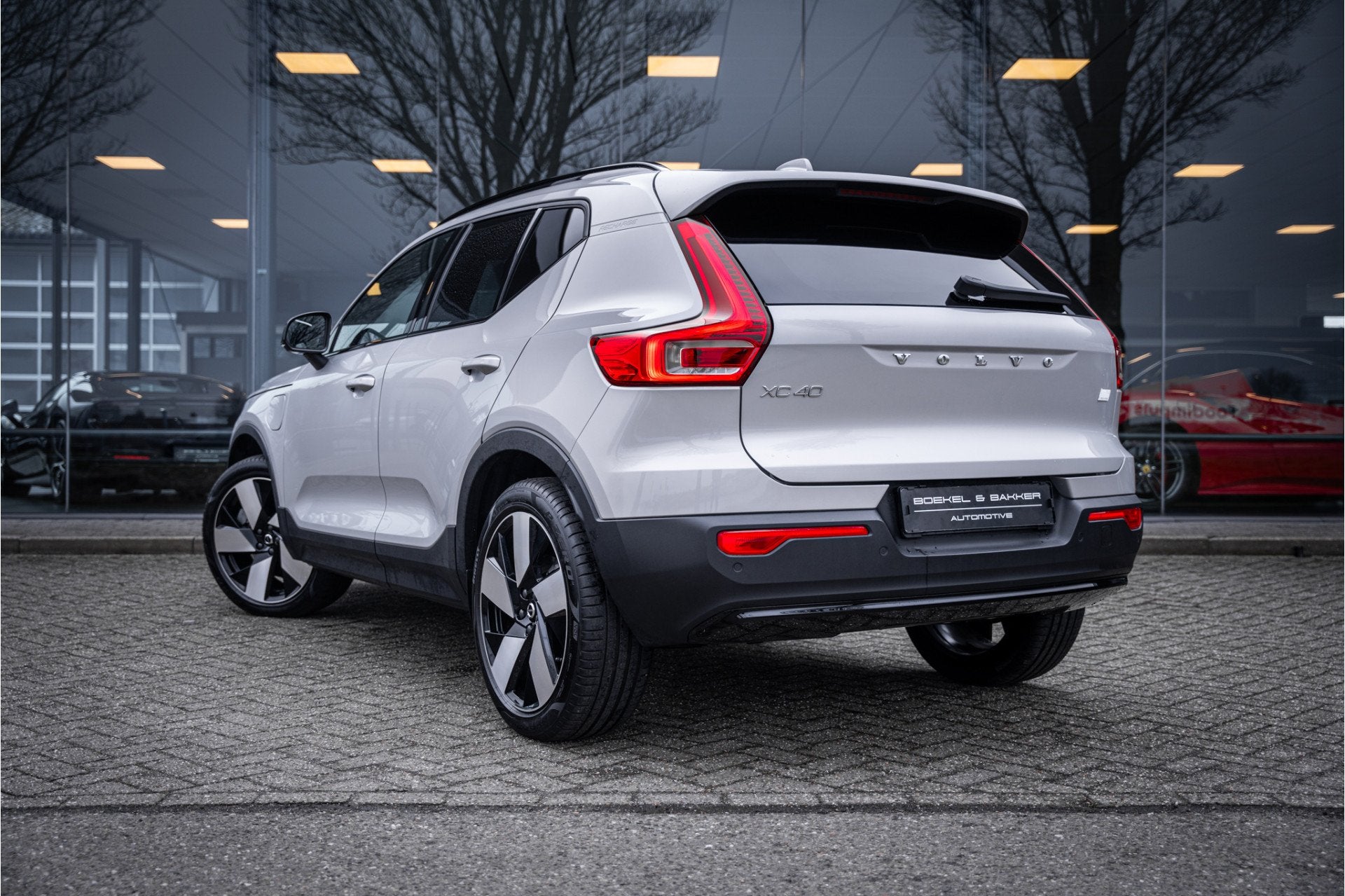 Volvo XC40 T4 Recharge Ultimate Dark * Panodak * Harman/Kard, Auto's, 12 maanden, Gebruikt, Zwart, Bedrijf