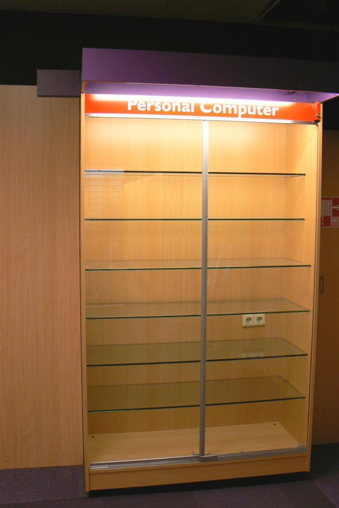 partij vitrinekastdeuren en schappen uit  Dixons winkels, Huis en Inrichting, Kasten | Vitrinekasten, Gebruikt, 150 tot 200 cm