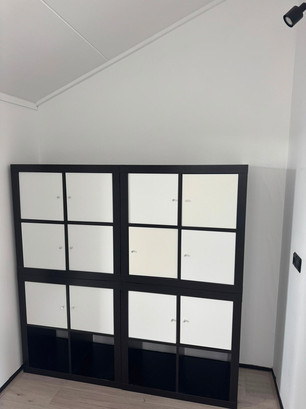 Vier IKEA Kast Zwart met Witte Deurtjes, Ophalen of Verzenden, Gebruikt, 25 tot 50 cm, 50 tot 100 cm