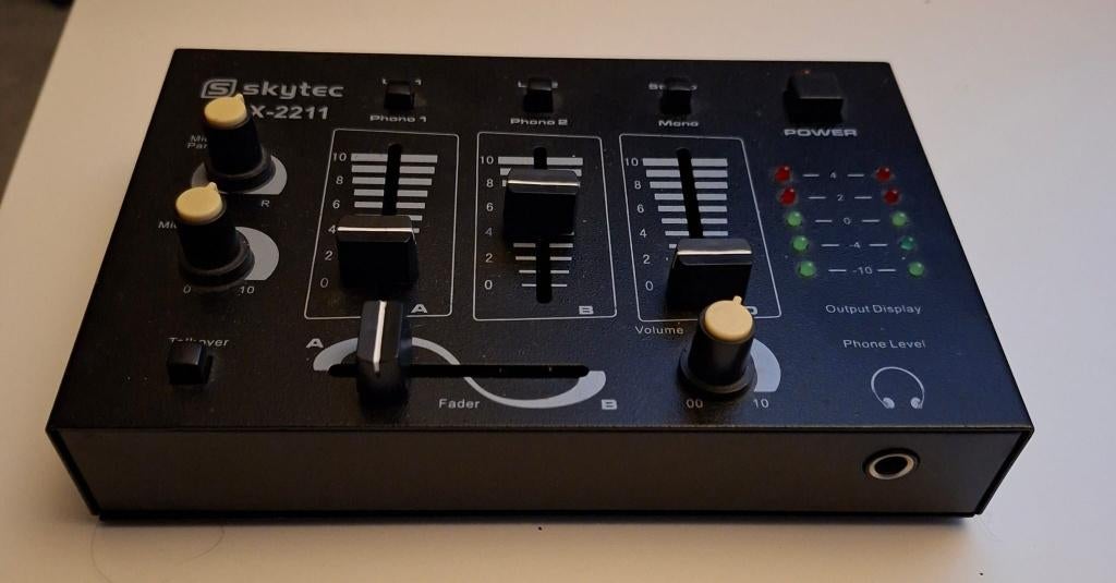 Skytec TMX-2211 kanaal mixer, Muziek en Instrumenten, Mengpanelen, Ophalen, Zo goed als nieuw, Minder dan 5 kanalen
