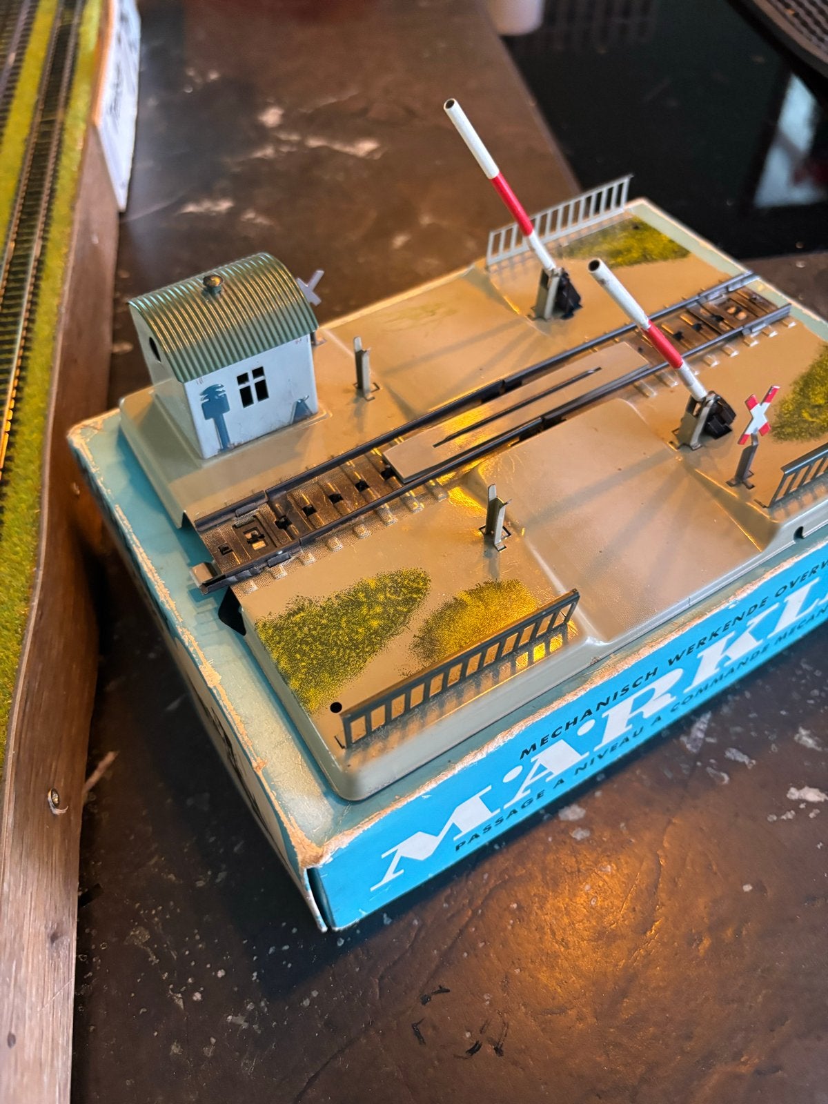 Märklin Mechanische Overweg 7390 met 2 Slagbomen in OVP, Wisselstroom, Gebruikt, Overige typen, Ophalen of Verzenden