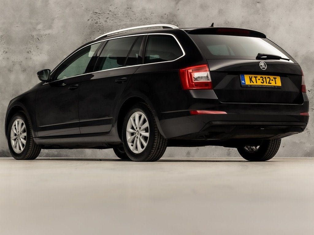 Skoda Octavia Combi 1.0 TSI Sport Automaat (APPLE CARPLAY, N, Auto's, Skoda, Gebruikt, Zwart, Origineel Nederlands, 630 kg