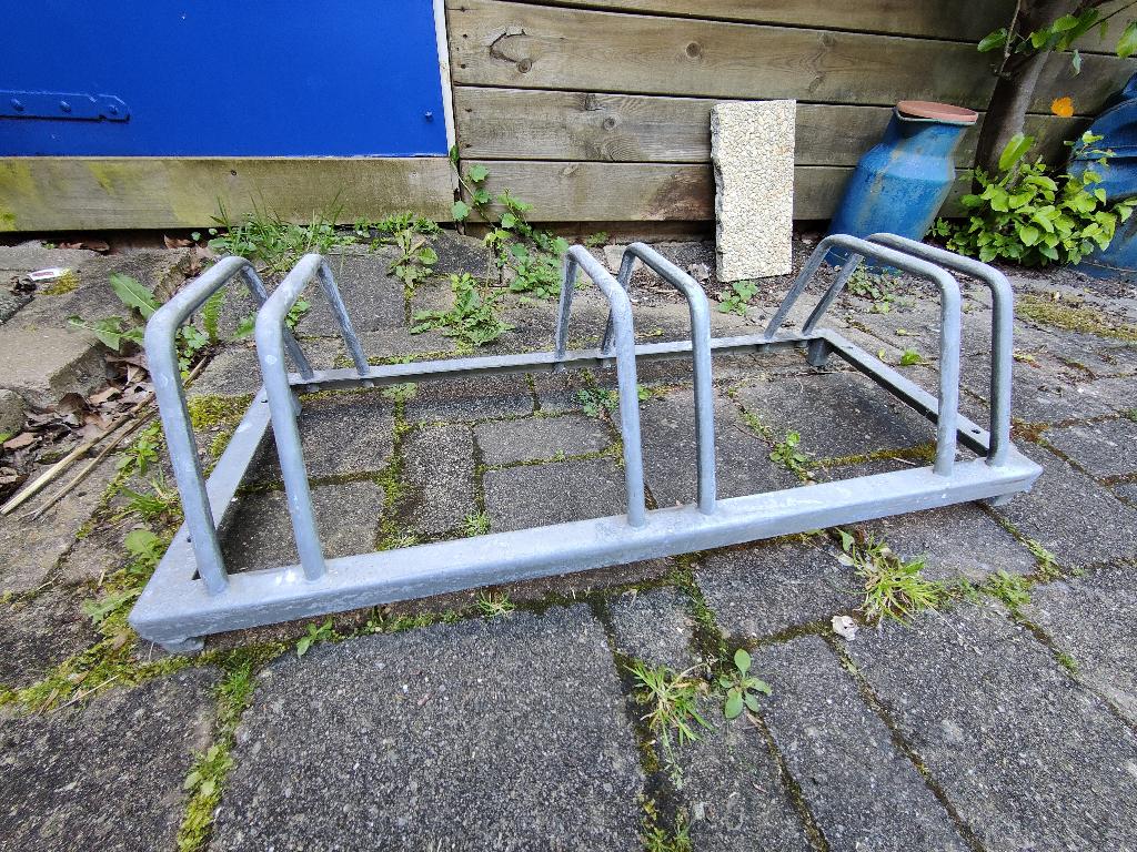 Metalen fietsenrek, Ophalen, Gebruikt