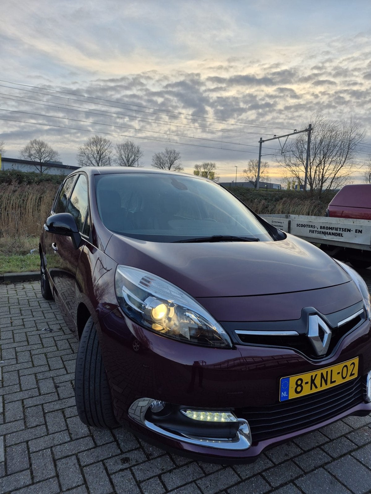 Renault Scénic 2.0 16V 103KW CVT 5P Bose, Auto's, 4 cilinders, Origineel Nederlands, 75 €/maand, Particulier
