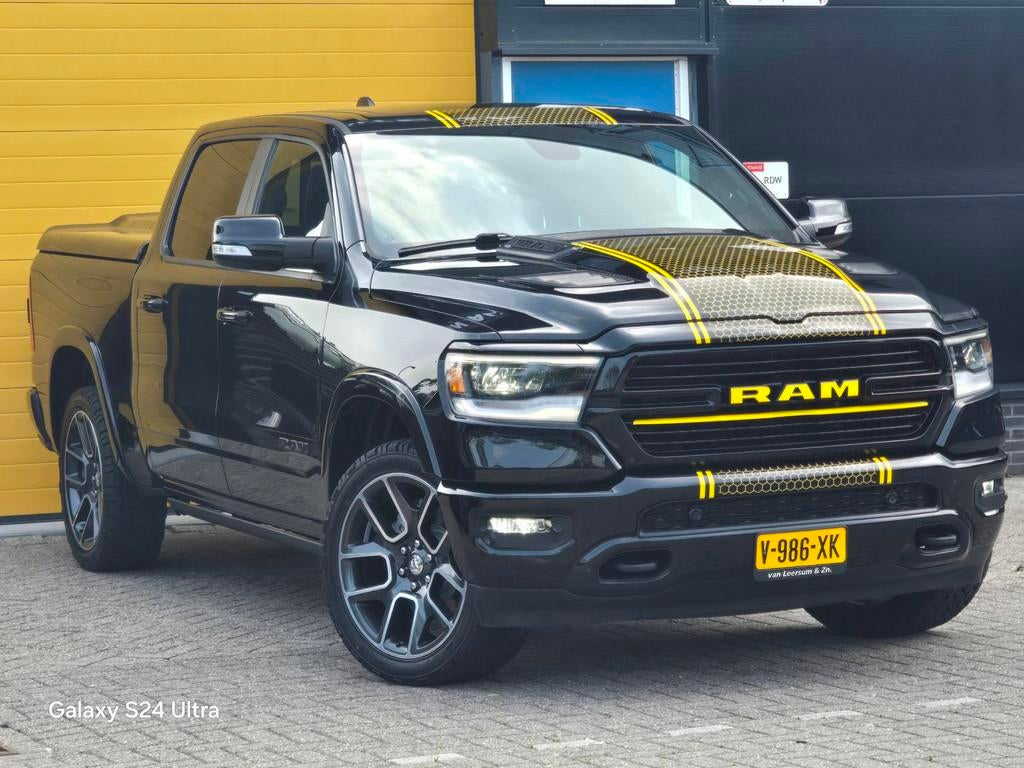 Dodge Ram 1500 5.7 V8 4x4 Crew Cab Laramie / NAP / Leder / M, Automaat, Gebruikt, 5654 cc, Zwart