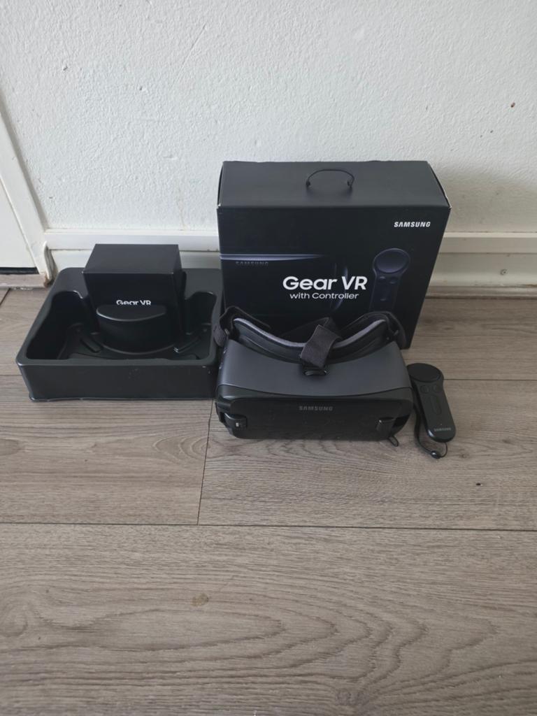 Samsung Gear VR met Controller - Zo goed als nieuw, Spelcomputers en Games, Virtual Reality, Ophalen, Zo goed als nieuw, VR-bril