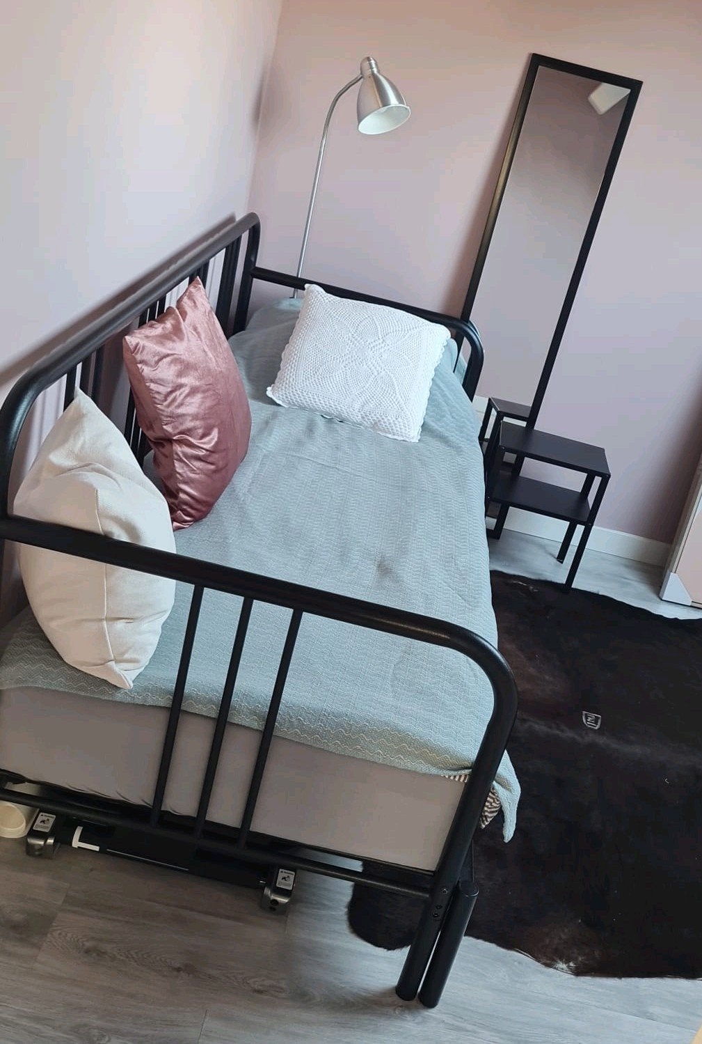 IKEA Fyresdal, uitschuifbaar bed, zwart metaal, Ophalen, Verstelbaar, Zwart, Zo goed als nieuw