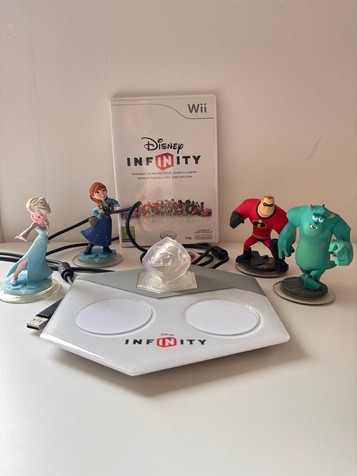 Disney Infinity Wii met 4 figuren en portal, Ophalen of Verzenden, Gebruikt, Zonder controller, Met games
