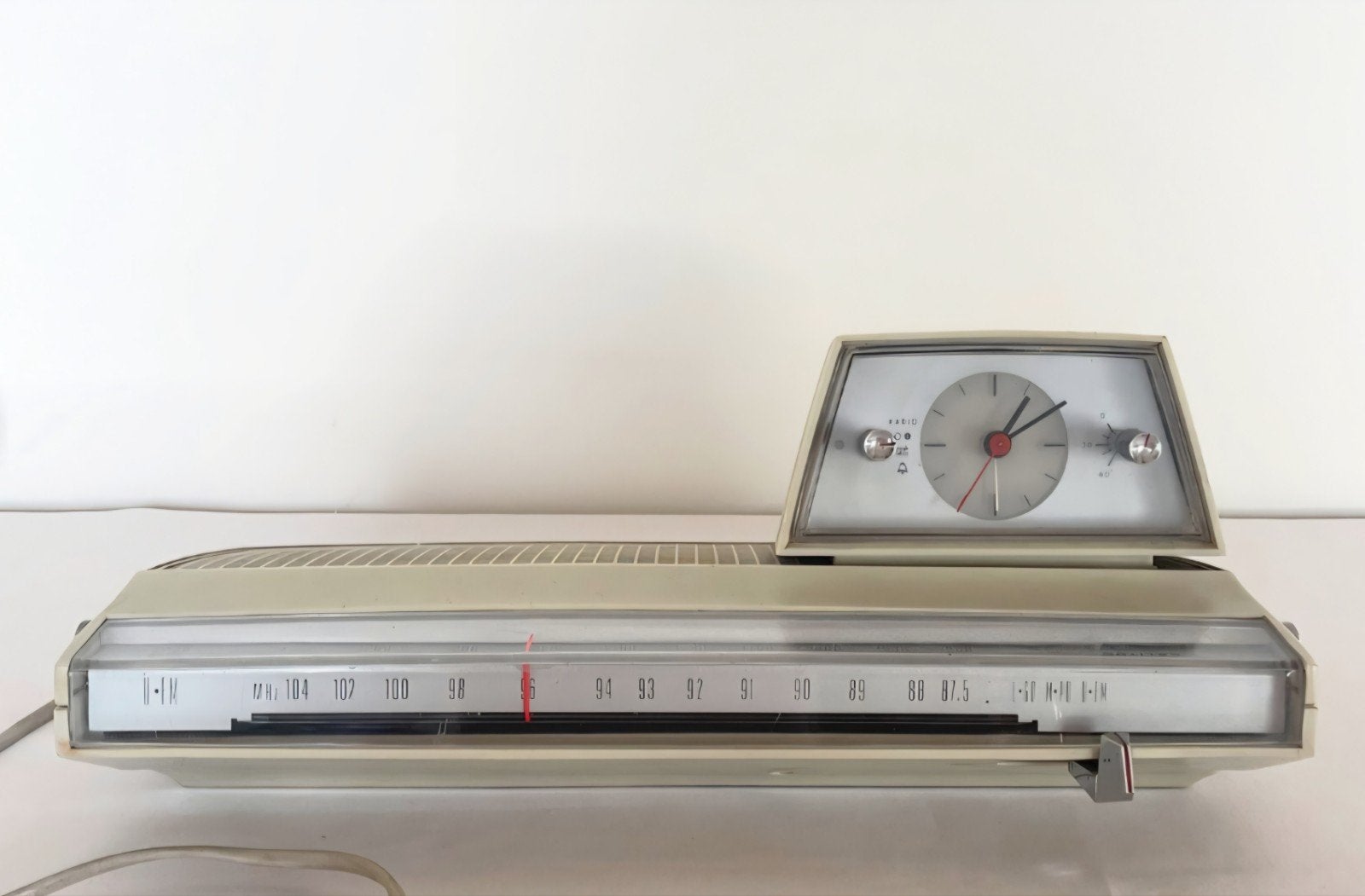 Gezocht: Vintage Philips Radio met Klok, Ophalen of Verzenden