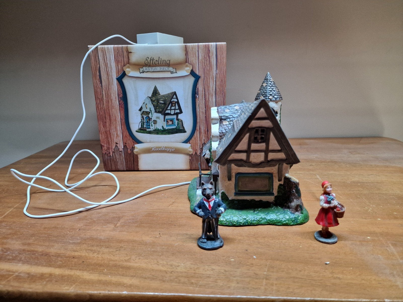 Roodkapje huis plus wolf en roodkapje poppetjes, Ophalen, Beeldje of Poppetje