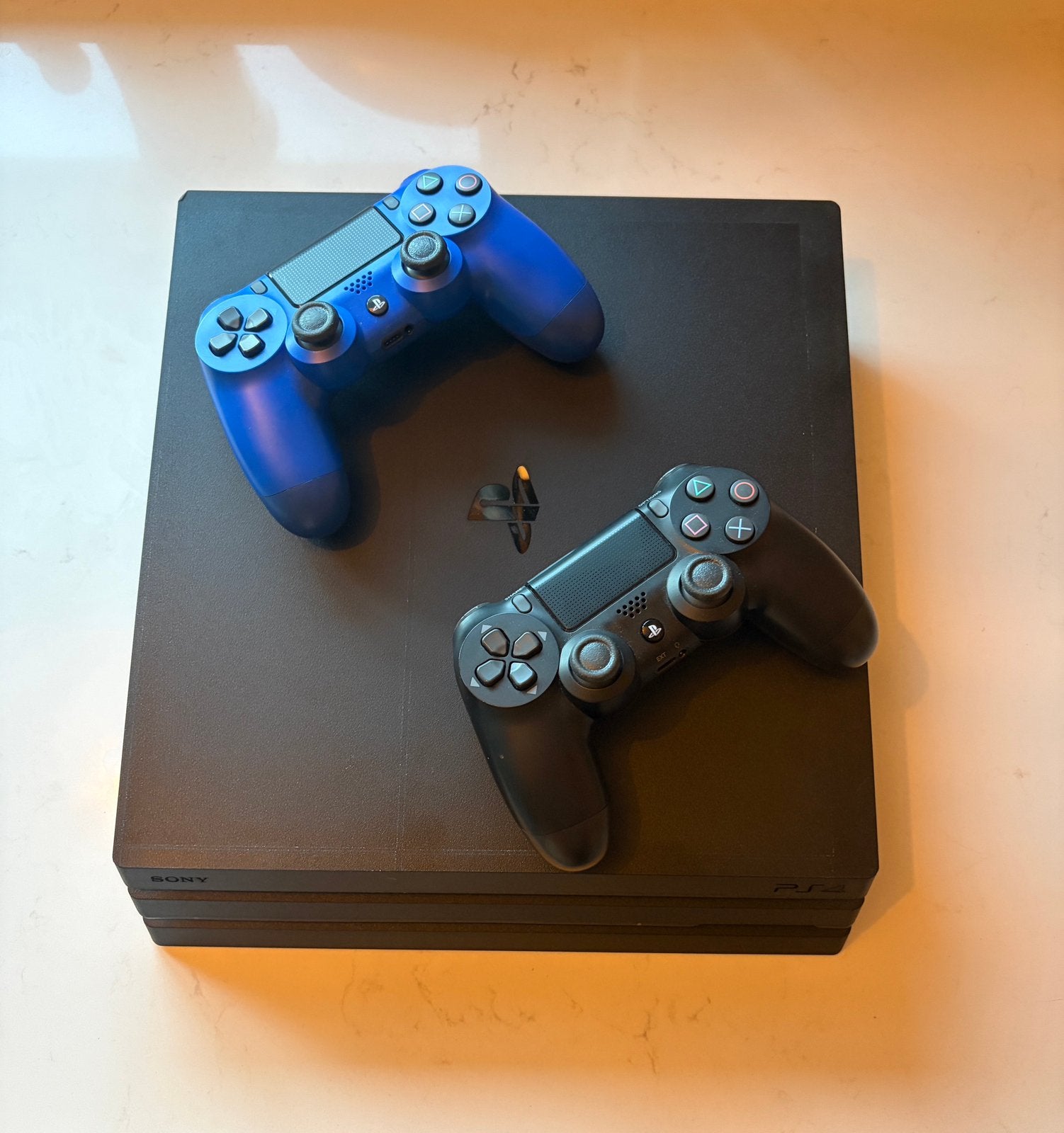 PlayStation 4 Pro + 2 Controllers + 8 Games, Ophalen, Met games, Met 2 controllers, Zo goed als nieuw