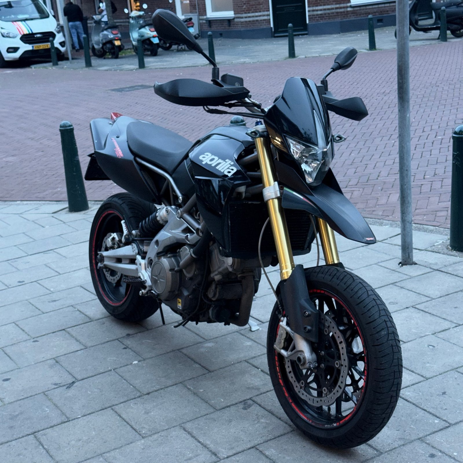 Aprilia Dorsoduro 750 Supermoto, 750 cc, 2 cilinders, Occasion, Motorrijbewijs A