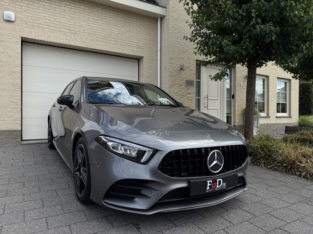 Mercedes-Benz A-Klasse 180 AMG Aut Nightpakket Widescreen Am, Auto's, 136 pk, Gebruikt, 4 cilinders, Automatische klimaatregeling