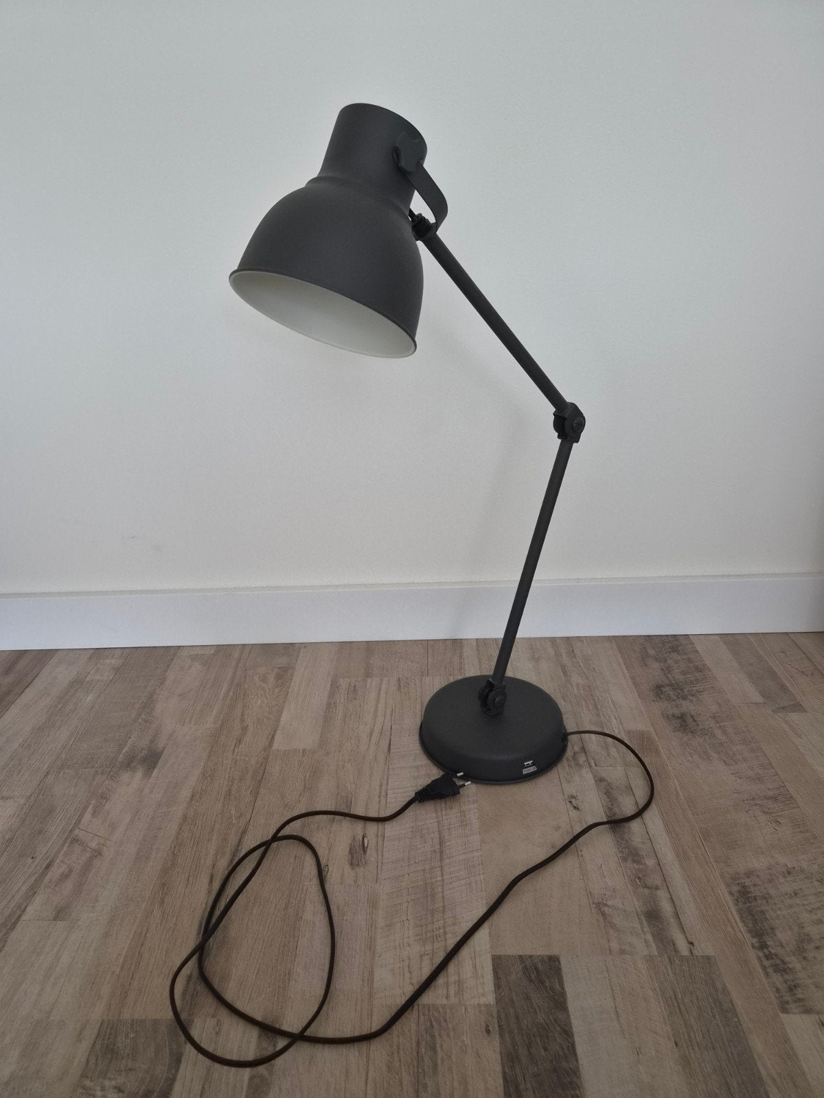 Zwarte tafellamp met kleine fitting en USB-aansluiting, Huis en Inrichting, Ophalen, Bureaulamp, Gebruikt, E14 (klein)