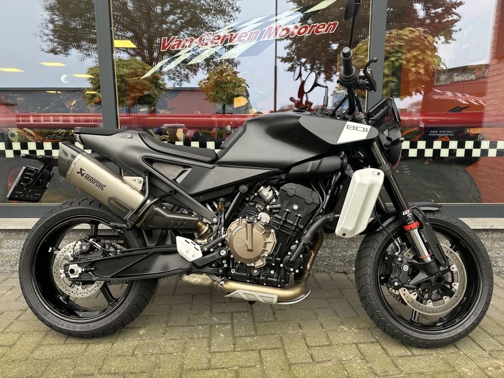 HUSQVARNA SVARTPILEN 801 2024, Bedrijf, Naked bike