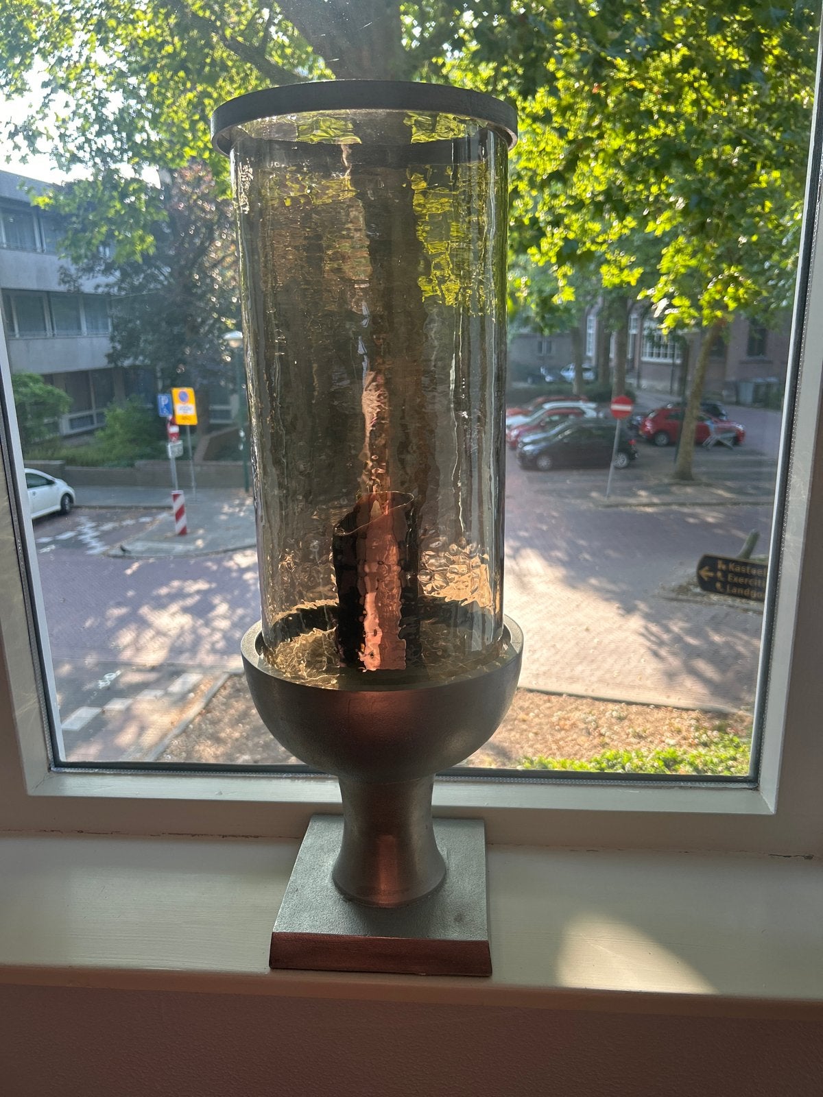 Stijlvolle aluminium kandelaar met glazen cilinder, 60 cm ho, Ophalen, Gebruikt, Metaal, Kandelaar