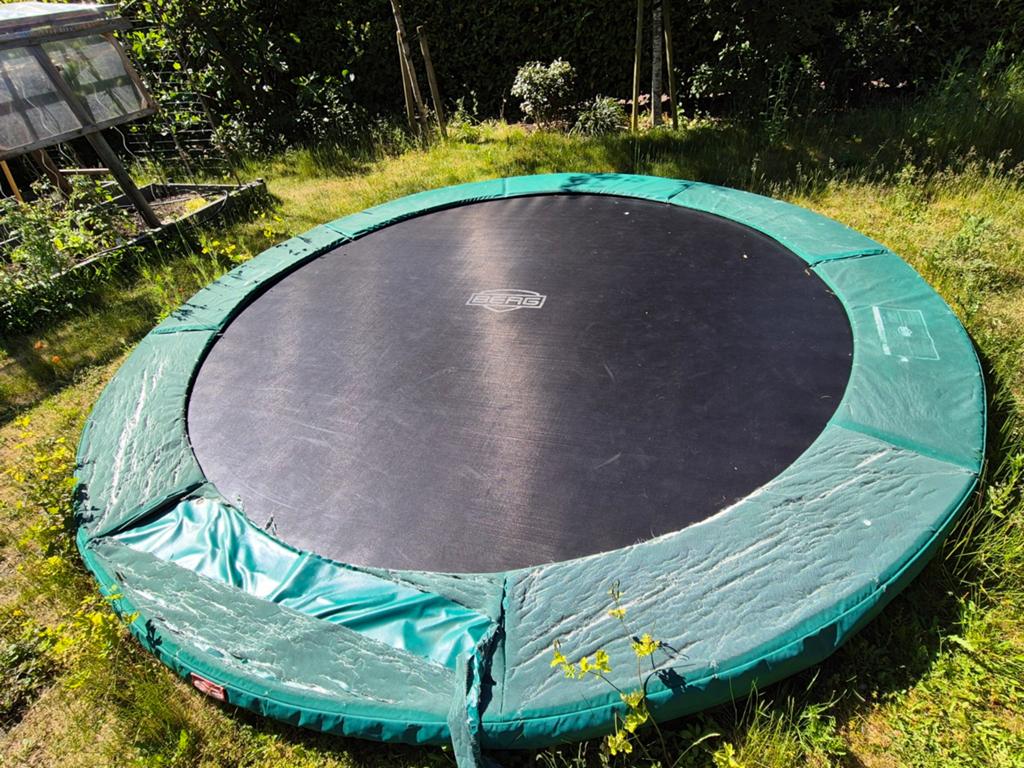 Berg trampoline 380cm, Ophalen, Gebruikt