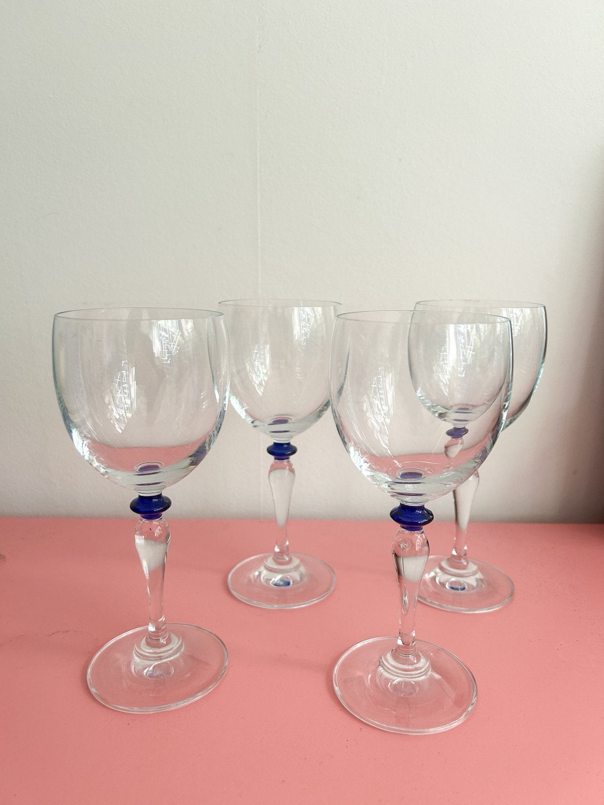 4x wijnglas donkerblauw bolletje, Verzamelen, Glas en Borrelglaasjes, Ophalen of Verzenden, Gebruikt, Overige typen