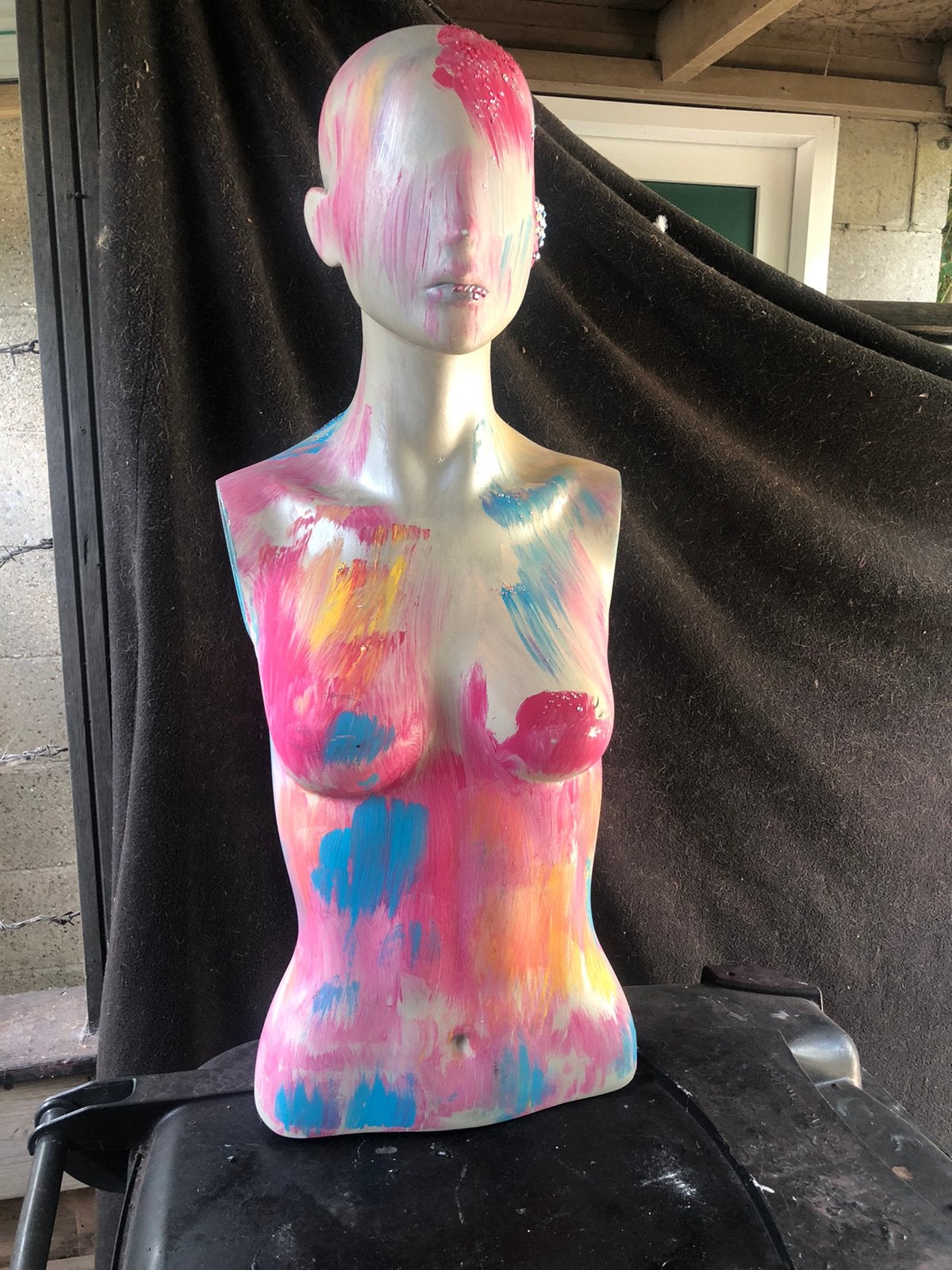 Prachtige buste, etalagepop. Is beschilderd en circa 80 cm., Ophalen, Gebruikt